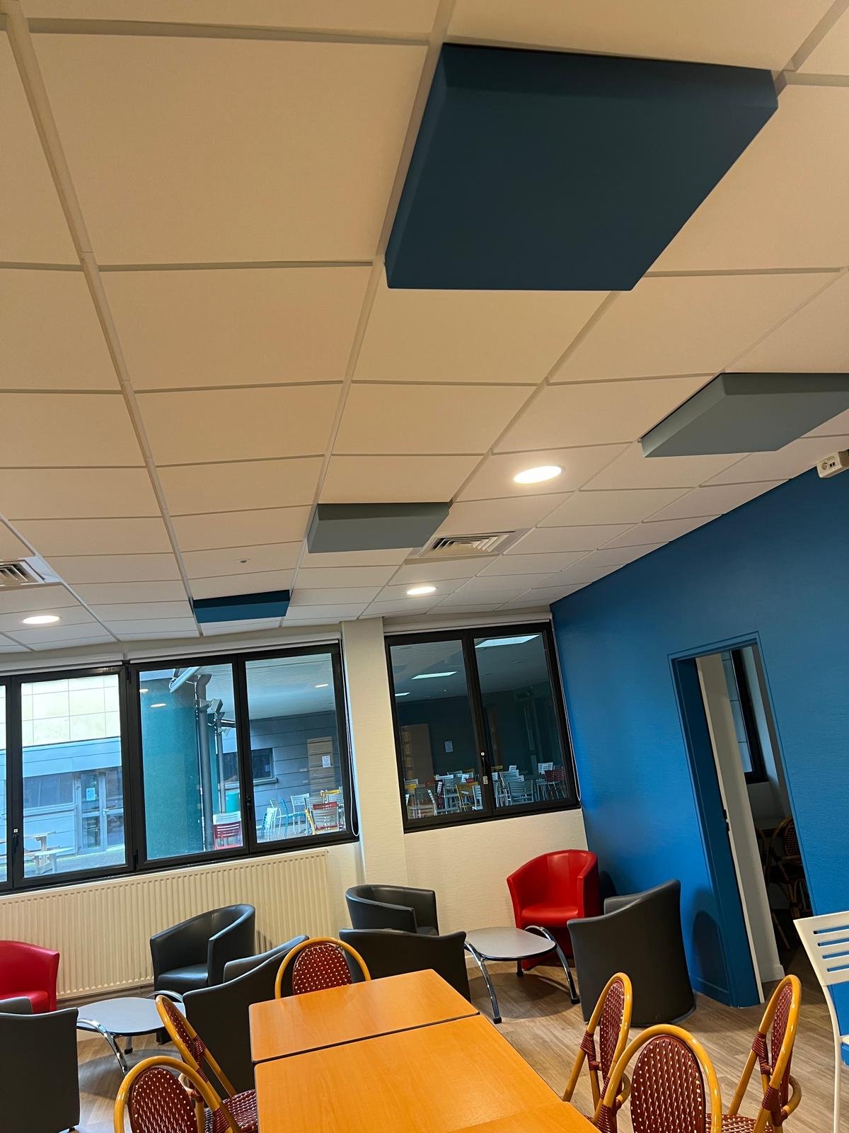 Plafond suspendu finition bois